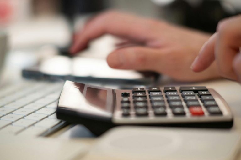 Who Pays for Searches When Selling a House?